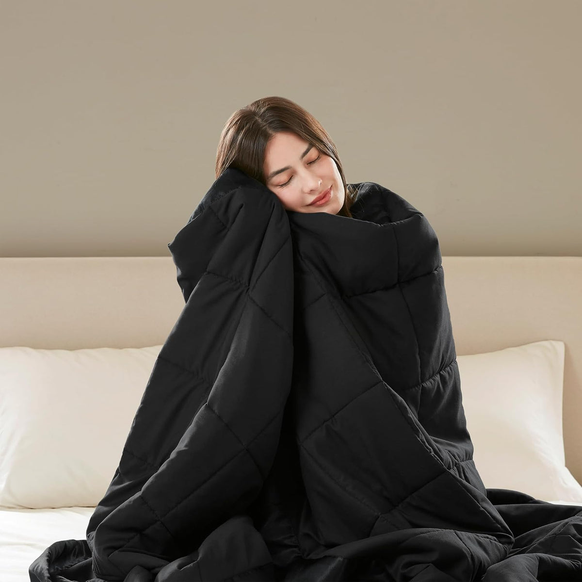 Collection Windom | Couverture en duvet synthétique avec traitement anti-humidité | Couvre-lit léger et doux toutes saisons, bordure satinée