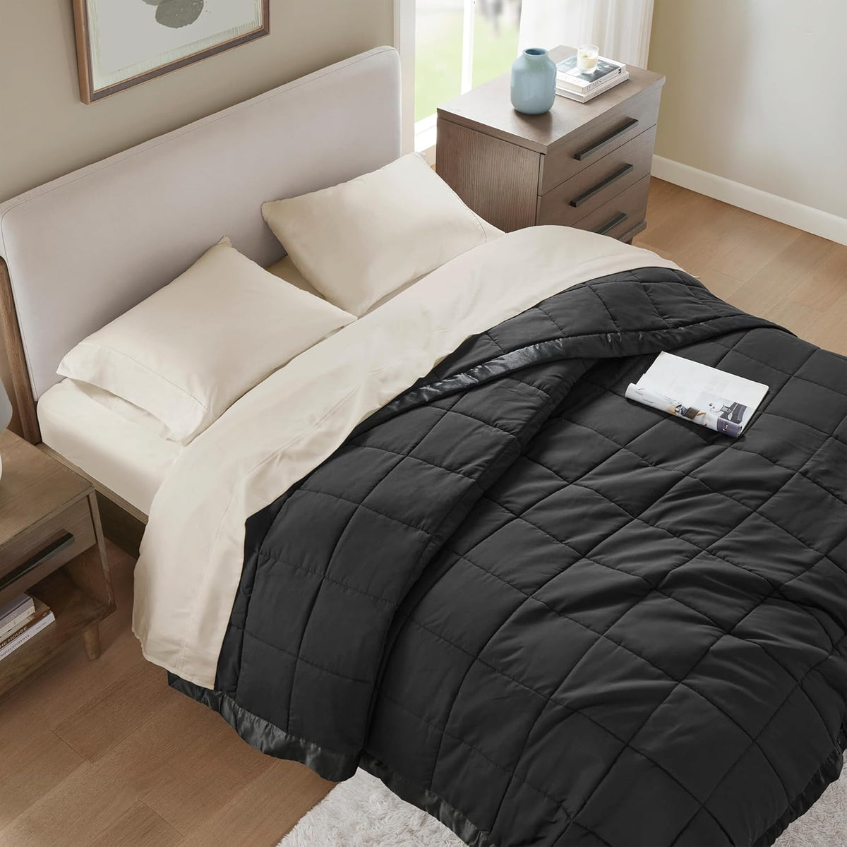 Collection Windom | Couverture en duvet synthétique avec traitement anti-humidité | Couvre-lit léger et doux toutes saisons, bordure satinée