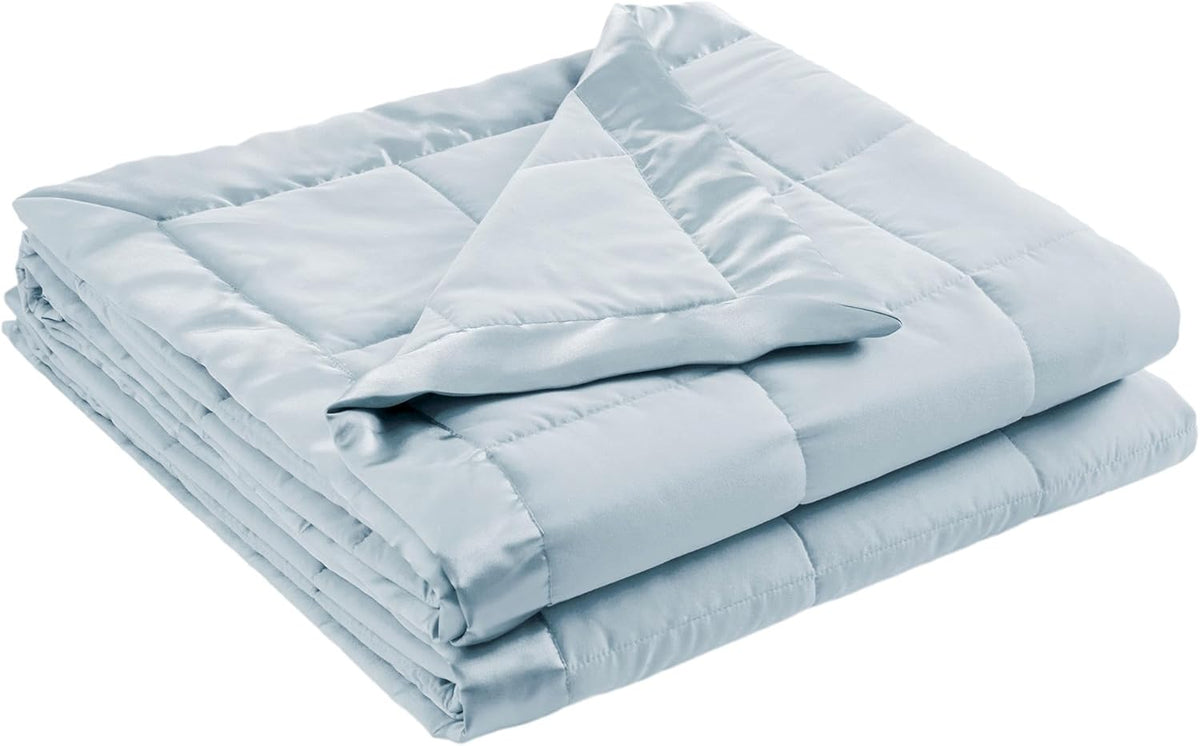 Collection Windom | Couverture en duvet synthétique avec traitement anti-humidité | Couvre-lit léger et doux toutes saisons, bordure satinée