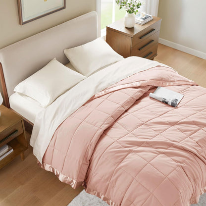 Collection Windom | Couverture en duvet synthétique avec traitement anti-humidité | Couvre-lit léger et doux toutes saisons, bordure satinée