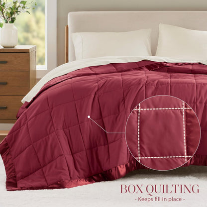 Collection Windom | Couverture en duvet synthétique avec traitement anti-humidité | Couvre-lit léger et doux toutes saisons, bordure satinée