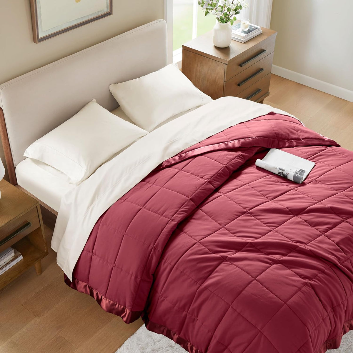 Collection Windom | Couverture en duvet synthétique avec traitement anti-humidité | Couvre-lit léger et doux toutes saisons, bordure satinée