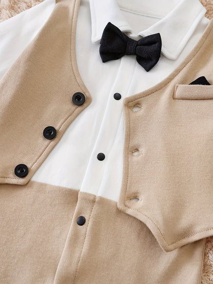 Barboteuse habillée pour bébé garçon avec nœud papillon | Tenue une-pièce style smoking élégant pour nourrissons et tout-petits | Costume de gentleman en coton pour mariages