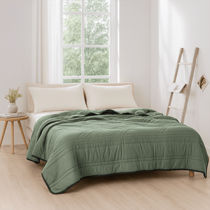 Temperature-Regulating Throw Blanket for Hot Sleepers – Soft Polyester Moisture-Wicking Bedding for Year-Round Comfort in Bedroom, Guest Roo