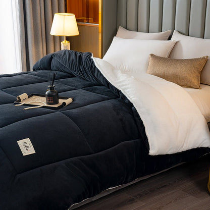 Plush Two-Sided Comforter for Bedroom - Checkered Microfiber & Fleece Blanket - Year-Round Lightweight Throw for Queen or Full Bed - Machine