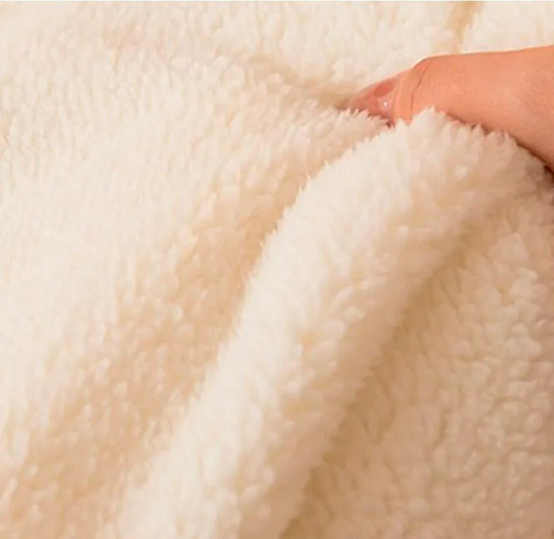 Plush Two-Sided Comforter for Bedroom - Checkered Microfiber & Fleece Blanket - Year-Round Lightweight Throw for Queen or Full Bed - Machine
