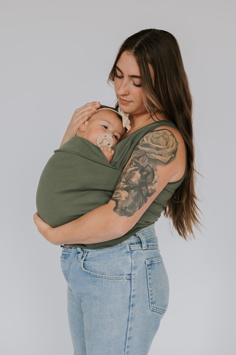 Hands-Free Infant Carrier Shirt for Moms & Dads – Soft Cotton Kangaroo Top with Built-In Pouch for Newborns & Nursing – Bonding Tee for