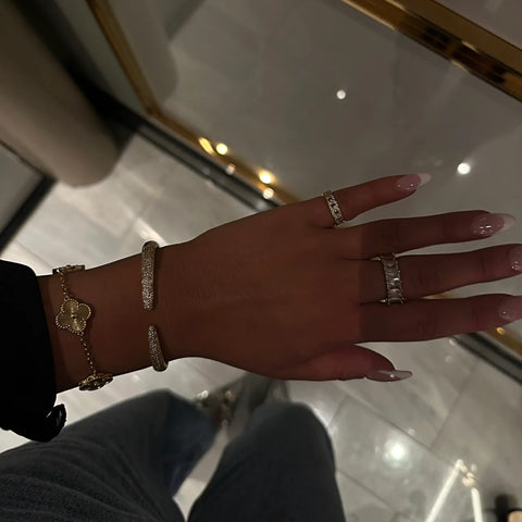 Parure de bijoux trèfle ambre | Ensemble 3-en-1 avec collier, bracelet et boucles d'oreilles réglables | Accessoire élégant pour toutes les occasions