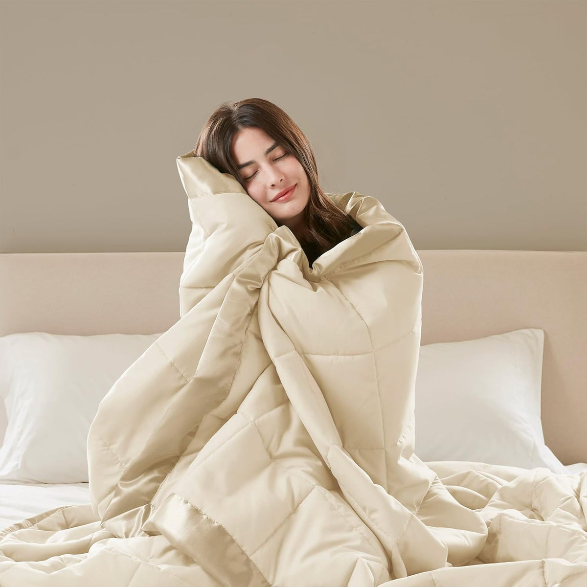 Collection Windom | Couverture en duvet synthétique avec traitement anti-humidité | Couvre-lit léger et doux toutes saisons, bordure satinée