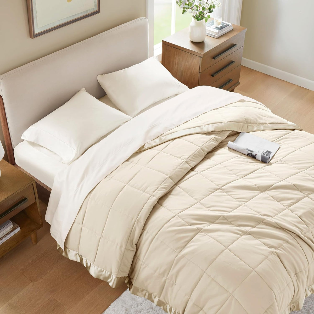 Collection Windom | Couverture en duvet synthétique avec traitement anti-humidité | Couvre-lit léger et doux toutes saisons, bordure satinée