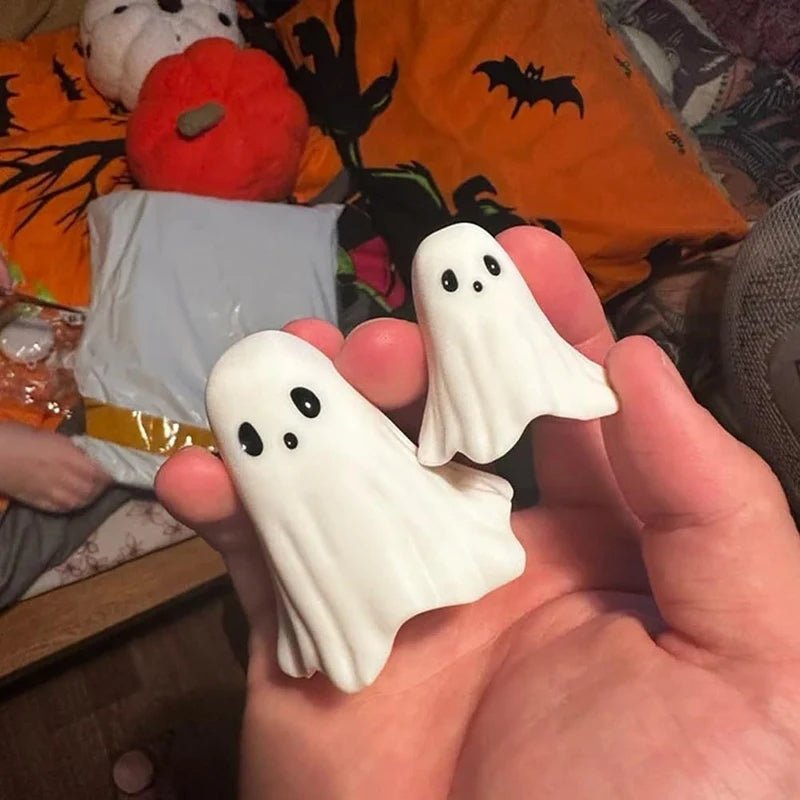 Resin Ghost Figurine with Heart & Attitude – Whimsical Tabletop Sculpture for Seasonal Display & Year-Round Charm
