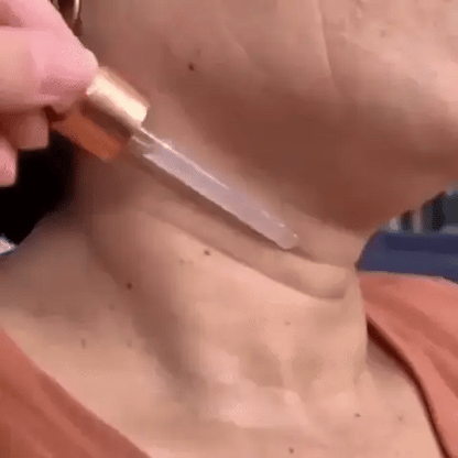 Sérum visage anti-âge à la vitamine C et à l'acide hyaluronique