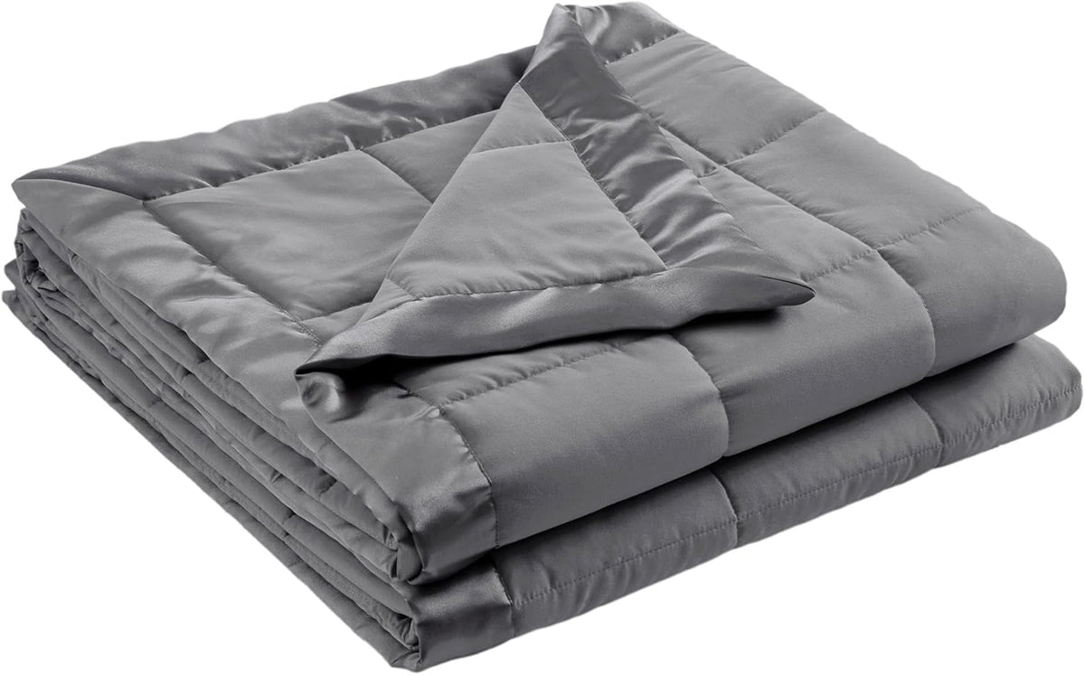 Collection Windom | Couverture en duvet synthétique avec traitement anti-humidité | Couvre-lit léger et doux toutes saisons, bordure satinée