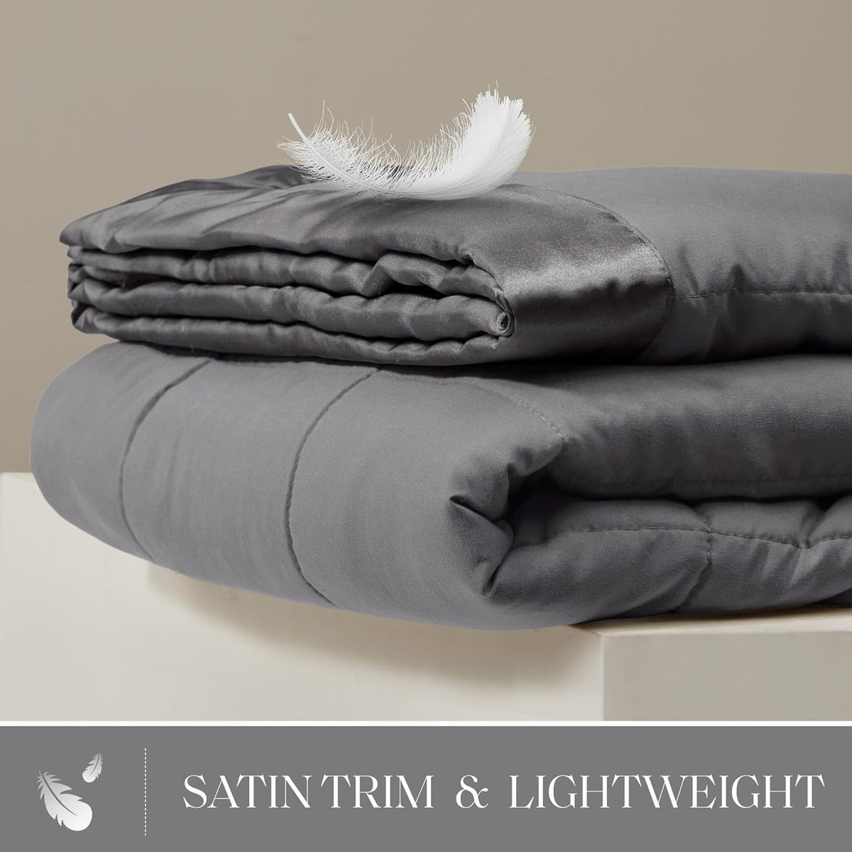 Collection Windom | Couverture en duvet synthétique avec traitement anti-humidité | Couvre-lit léger et doux toutes saisons, bordure satinée