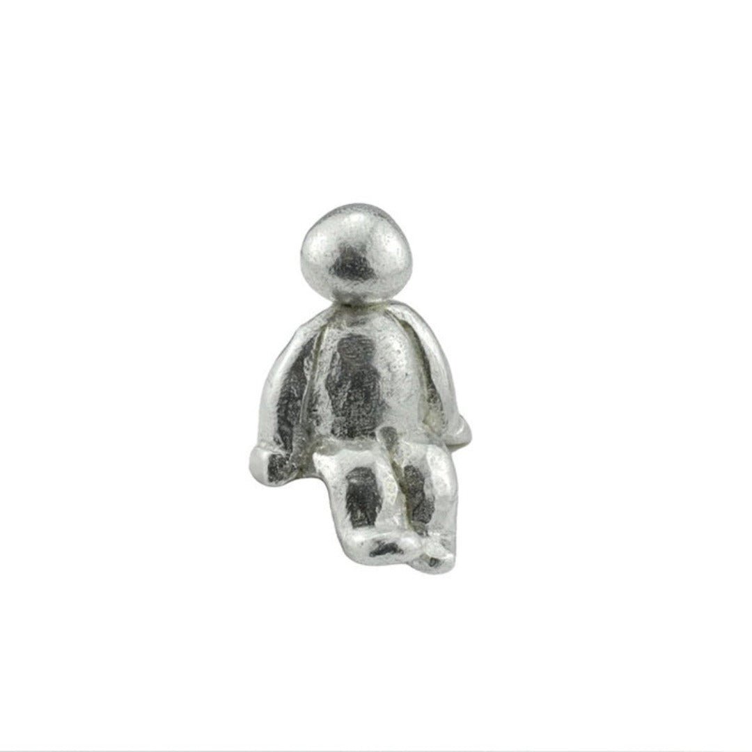 Metal Canine Figurine Silver Glossy Finish Shelf Accent Home Décor Minimalist Interior Piece Bookcase Display Ornament Animal Sculpture Cont