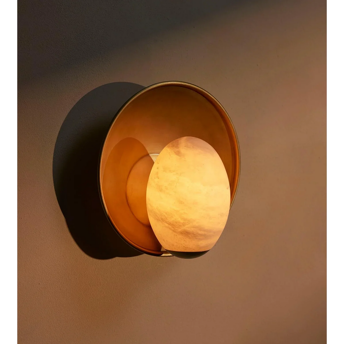 Natural Stone Sconce with Brass Reflector Plate – 14.6 Inch Round Alabaster Fixture for Bedroom, Entryway, Bathroom & Hallway Ambient Lighti