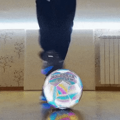 Ortekor GlowSphere | Ballon de football réfléchissant avec effet holographique | Design accrocheur pour des photos époustouflantes