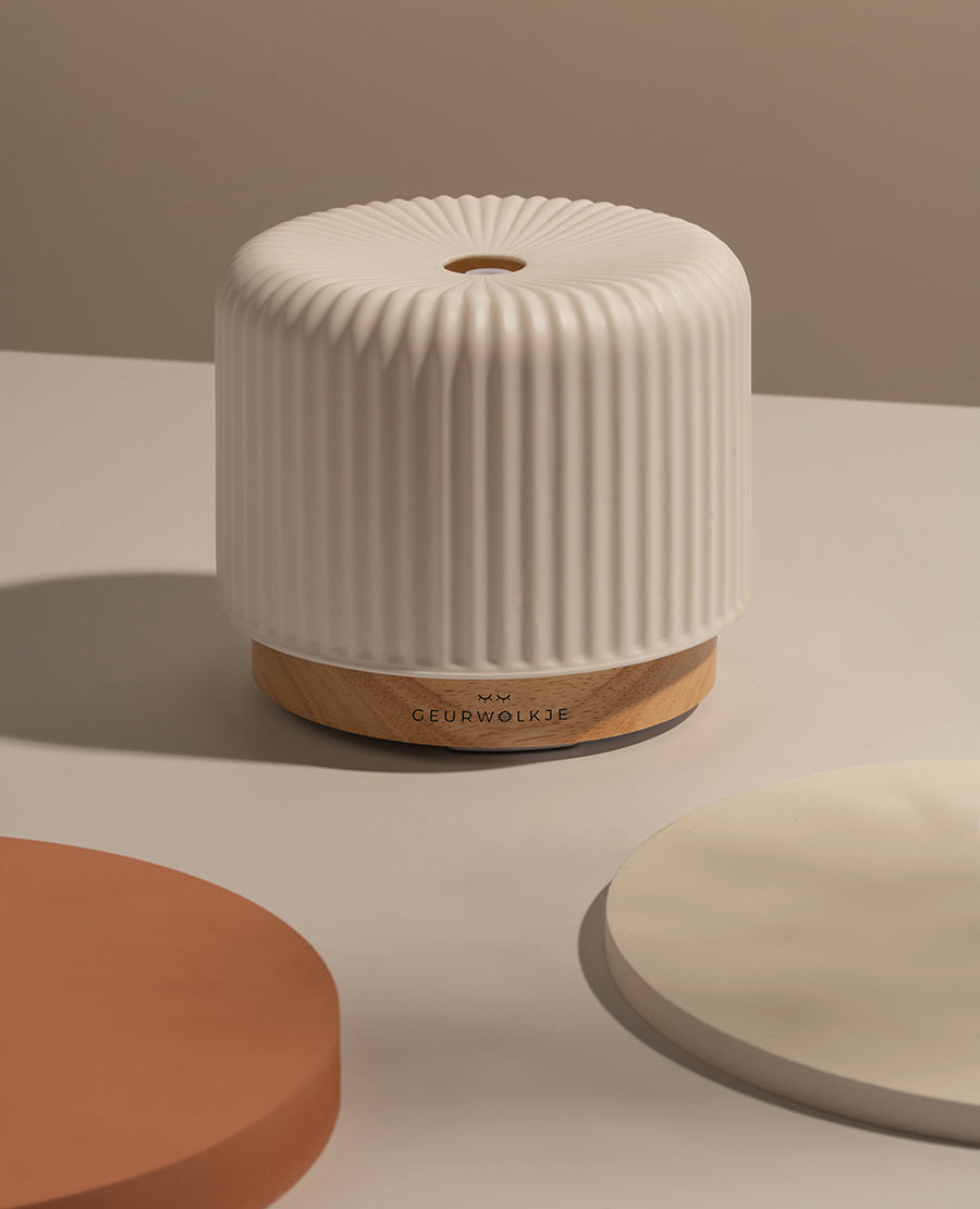 Ceramic Aromatherapy Diffuser with Ultrasonic Mist Technology, 200mL Capacity & LED Ambient Light for Home, Bedroom & Office