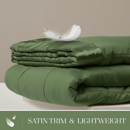 Collection Windom | Couverture en duvet synthétique avec traitement anti-humidité | Couvre-lit léger et doux toutes saisons, bordure satinée