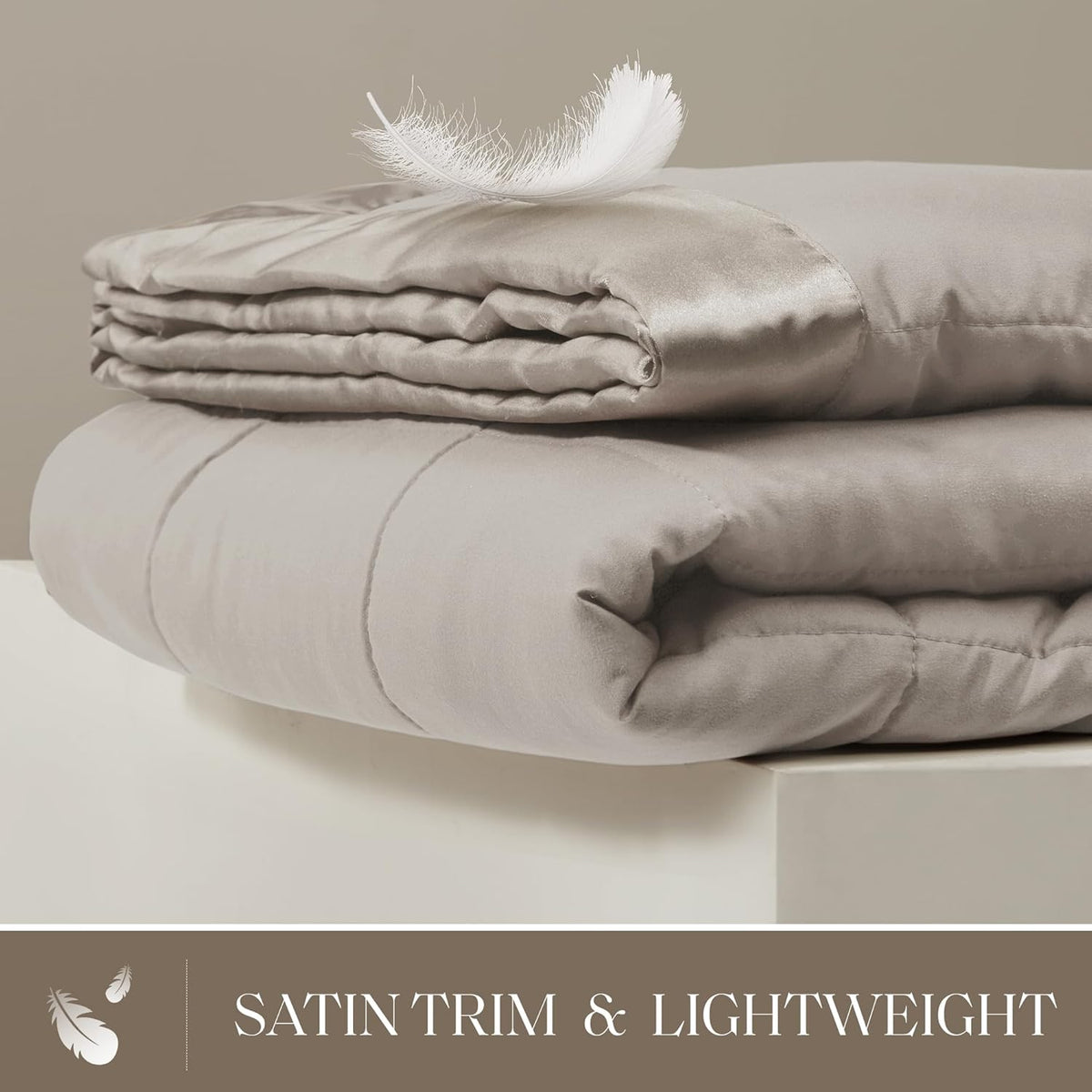 Collection Windom | Couverture en duvet synthétique avec traitement anti-humidité | Couvre-lit léger et doux toutes saisons, bordure satinée