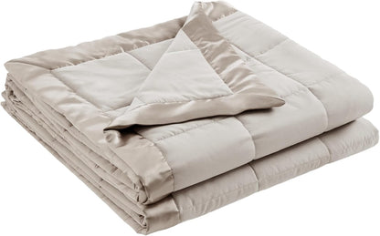 Collection Windom | Couverture en duvet synthétique avec traitement anti-humidité | Couvre-lit léger et doux toutes saisons, bordure satinée