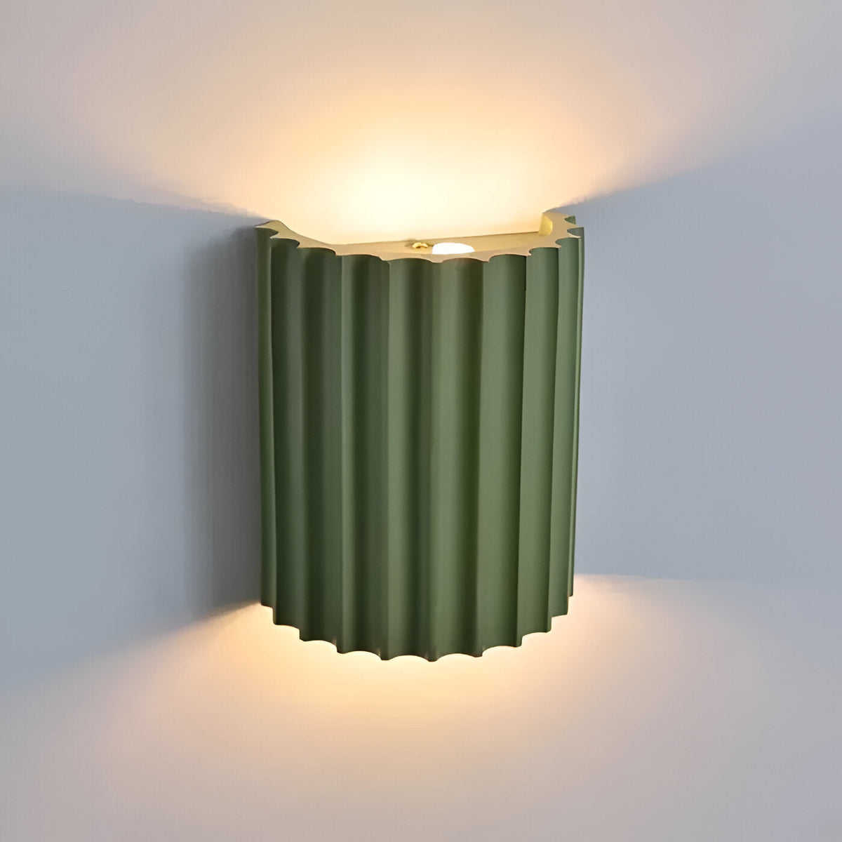 Sculptural Resin Sconce Light Green Wavy Texture 6.3 Inch Height Soft Glow for Bedrooms Hallways Nordic Accent Minimalist Feature Wall Decor