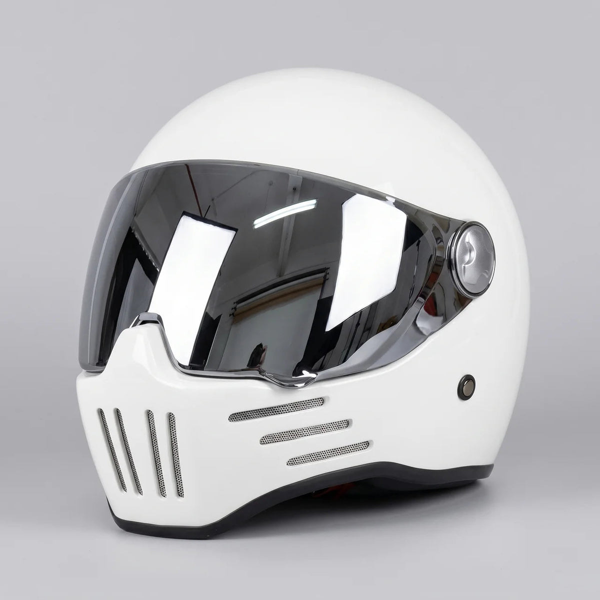 Retro Full-Face Helmet with Mirror-Style Visor for Bold Riding Style