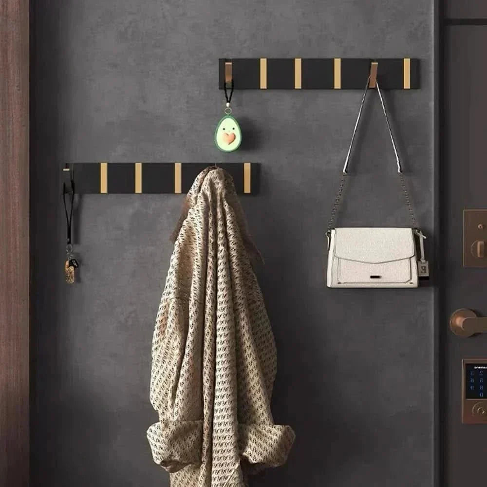 Patère murale élégante et peu encombrante au design pliable