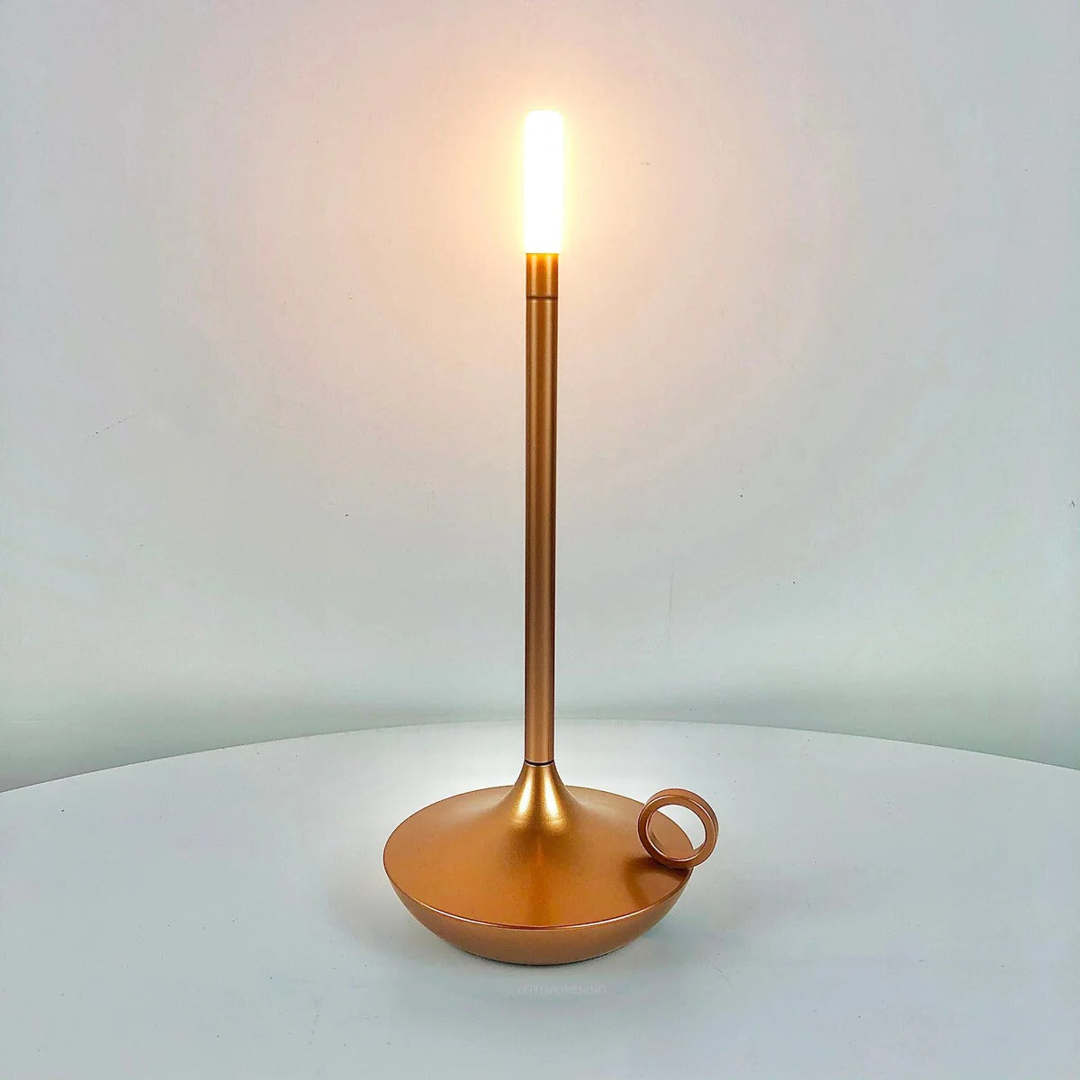 Lampe de bureau LED moderne à intensité variable