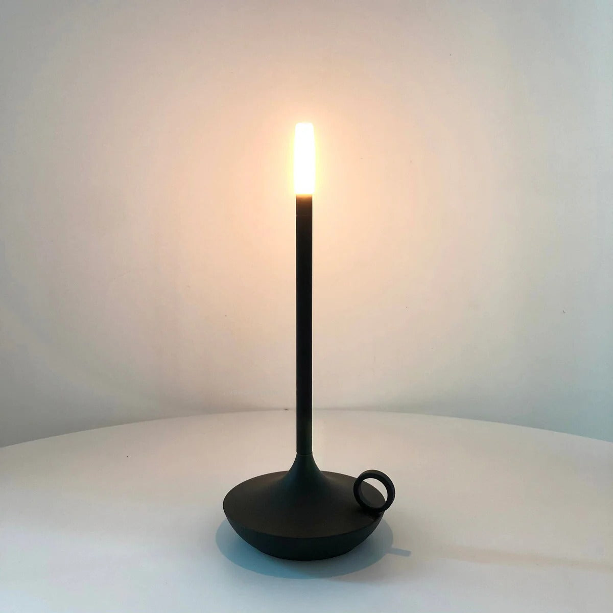 Lampe de bureau LED moderne à intensité variable