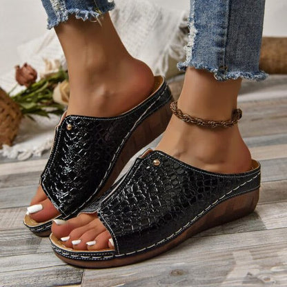 Sandales confortables pour femmes avec soutien de la voûte plantaire et talon compensé