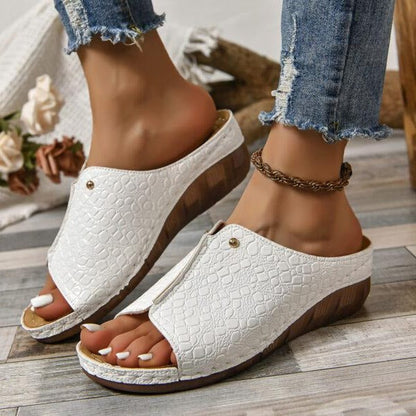 Sandales confortables pour femmes avec soutien de la voûte plantaire et talon compensé