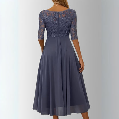 Belle robe florale longueur thé avec jupe évasée