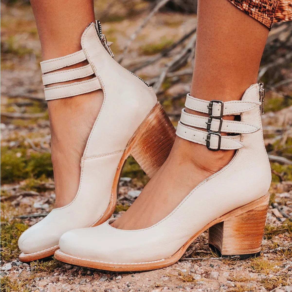 Sandales plates pour femme à boucle avec semelles confortables