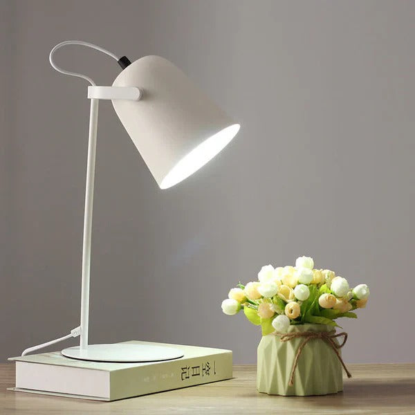 Lampe de table avec seau en métal rustique et abat-jour pastel