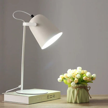 Lampe de table avec seau en métal rustique et abat-jour pastel