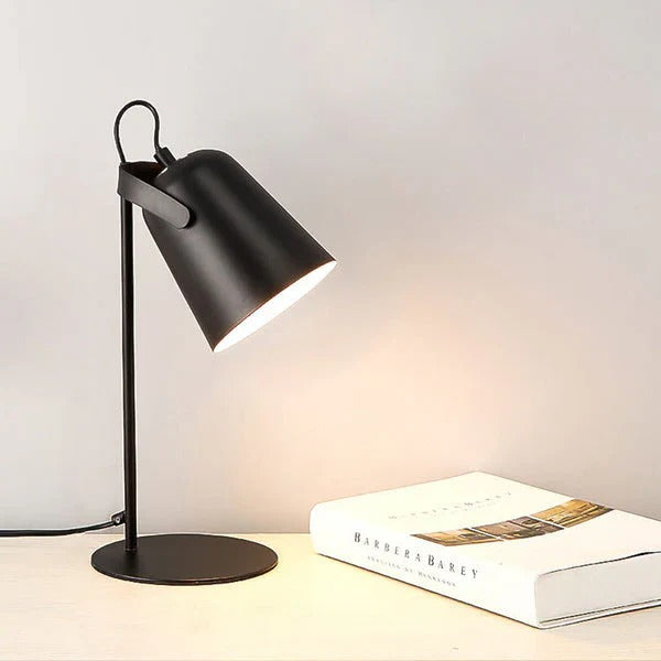 Lampe de table avec seau en métal rustique et abat-jour pastel