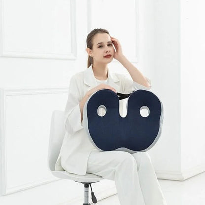 Coussin d'assise en mousse à mémoire de forme avec découpe pour le coccyx pour chaise de bureau, voiture et fauteuil roulant – Soutien ergonomique pour soulager les douleurs lombaires et des hanches