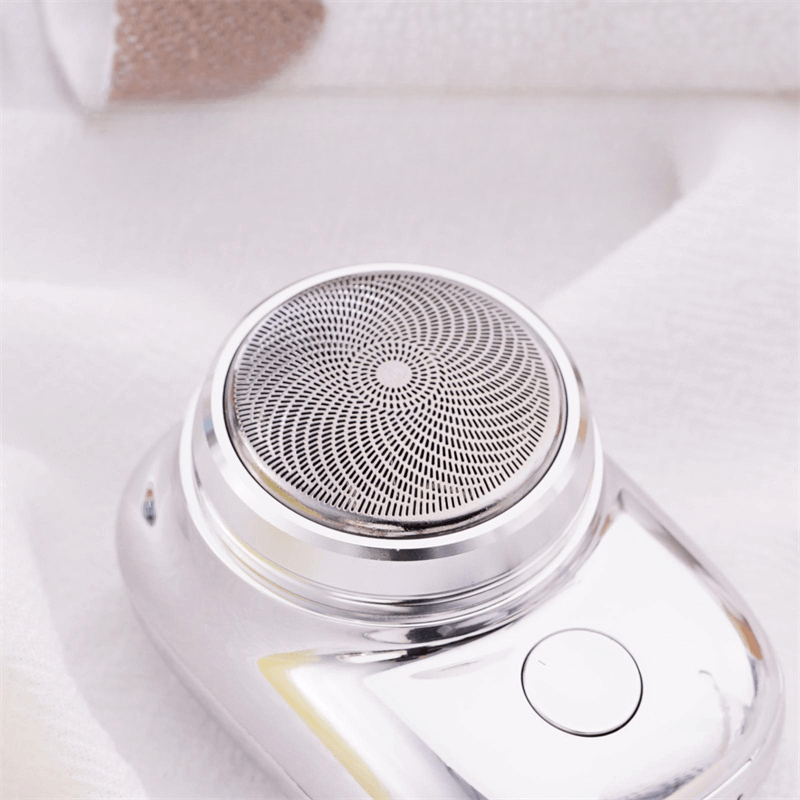 Compact USB Rechargeable Travel Shaver for Men with Cordless Design & Portable Carry Case for Business Trips & Gym
