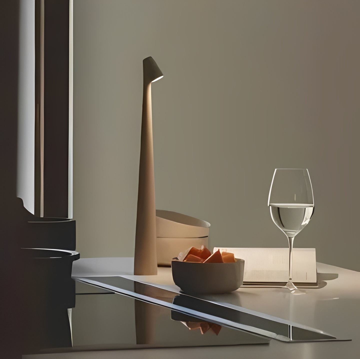 Lampe de table tactile, réglable et lumineuse