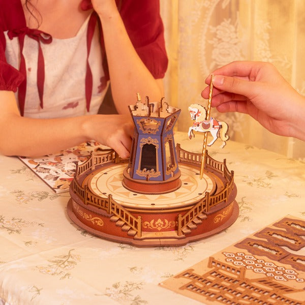 Boîte à Musique Carrousel en Bois Coloré avec Pièces Rotatives