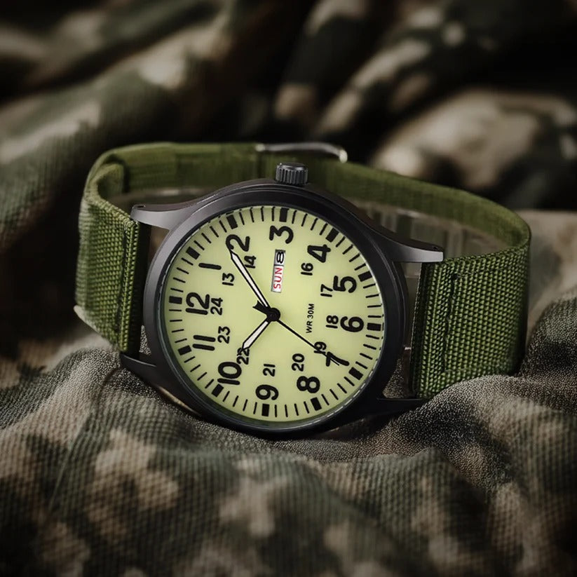 Montre de sport pour homme robuste et résistante à l'eau