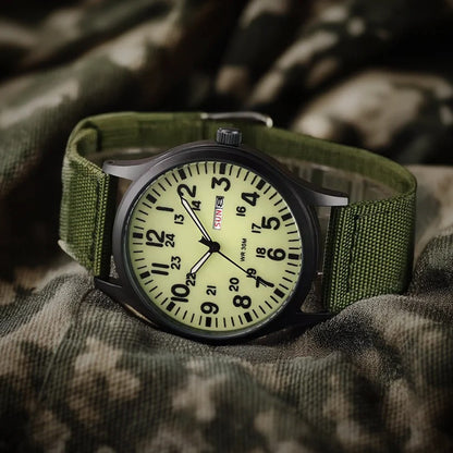 Montre de sport pour homme robuste et résistante à l'eau