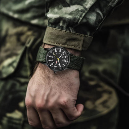 Montre de sport pour homme robuste et résistante à l'eau