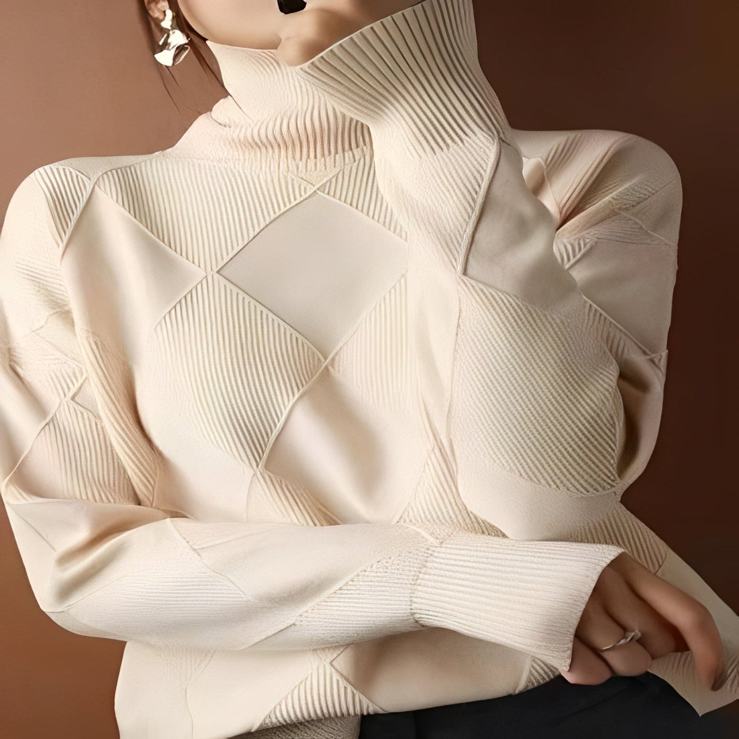 Soft Women's Chunky Knit Sweater with Diamond Pattern - Ortekor