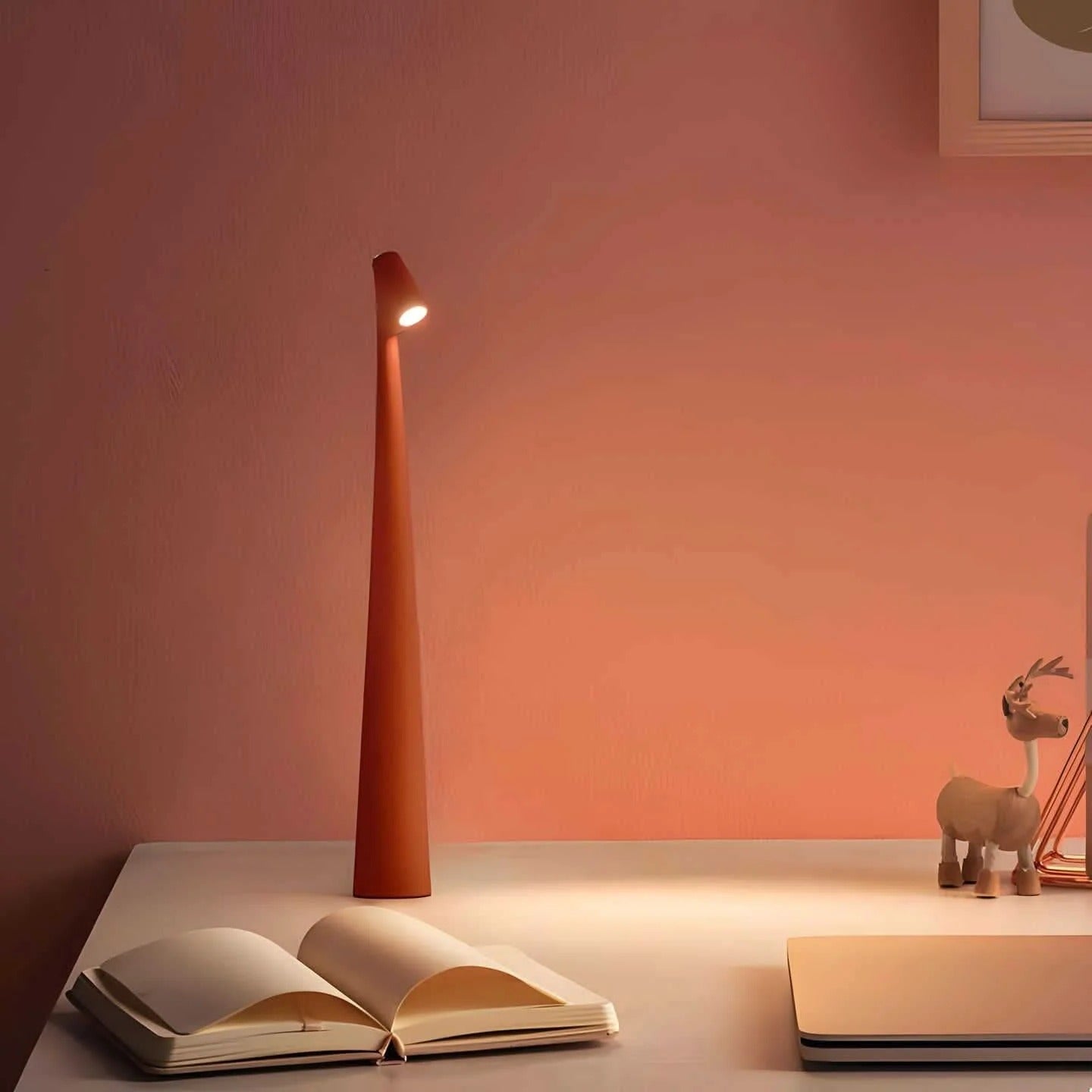Lampe de bureau portable en métal avec luminosité réglable et port USB