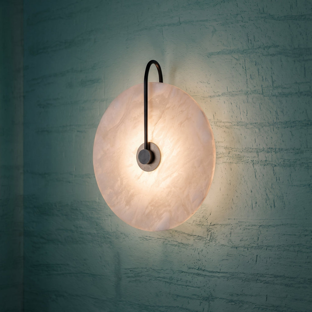 Natural Alabaster LED Wall Sconce – Stone Circle Light with Black or Gold Frame – Warm Glow Accent Lamp for Bedroom Hallway Living Room