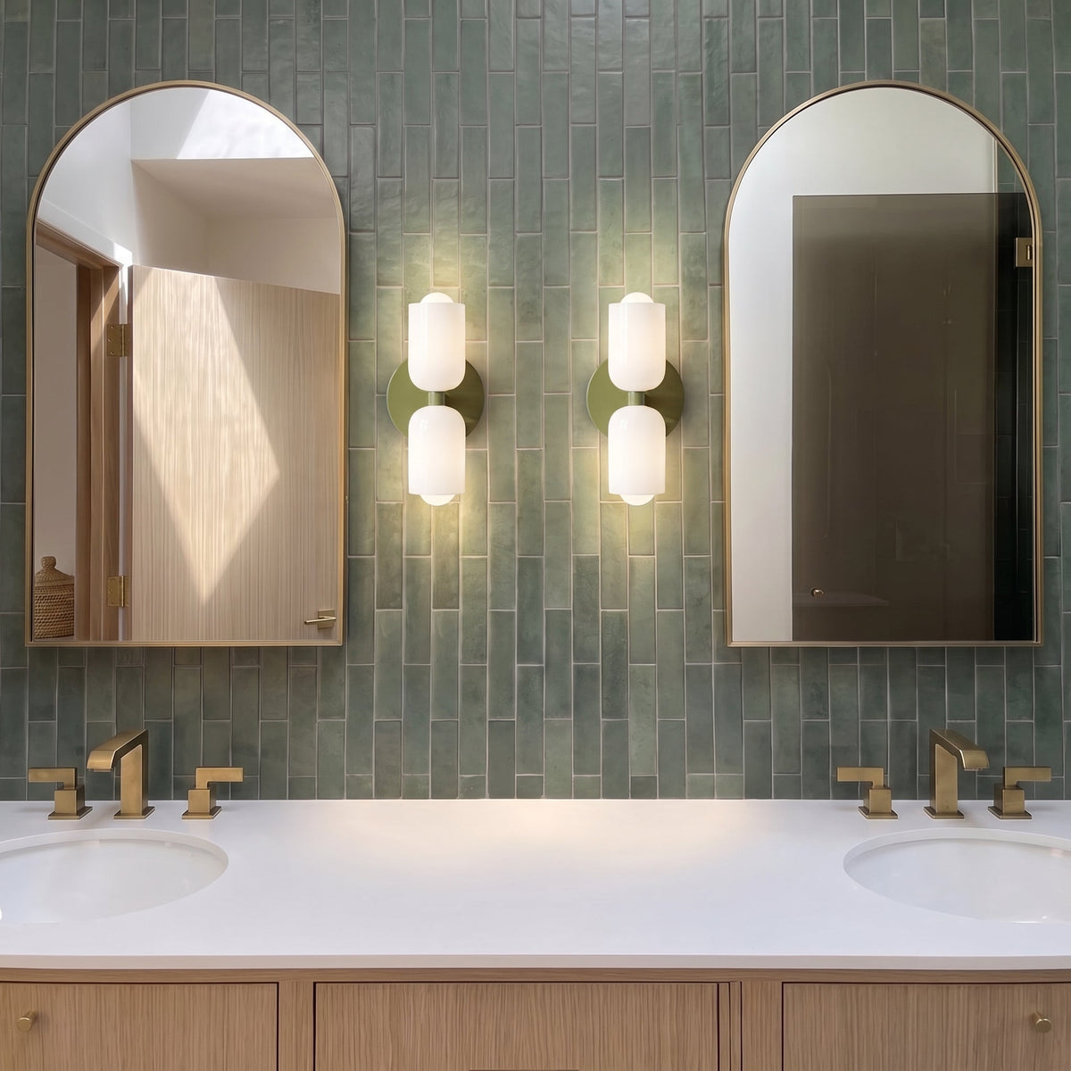 Dual-Direction Wall Sconce with Matte Finish for Modern Interiors – E27 LED Compatible, Up & Down Light