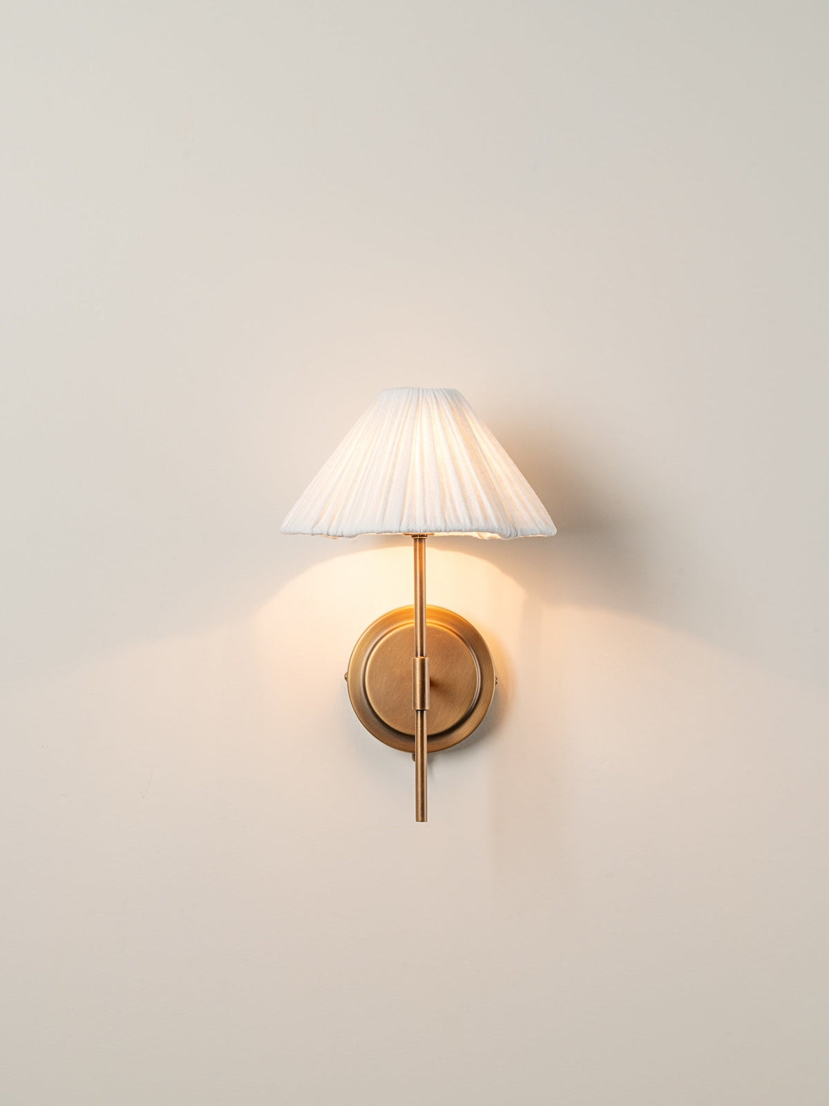 Applique murale en tissu avec abat-jour festonné, douille G9, structure en métal doré de 21,6 cm, luminaire de chevet, éclairage d'accentuation moderne pour entrée d'appartement
