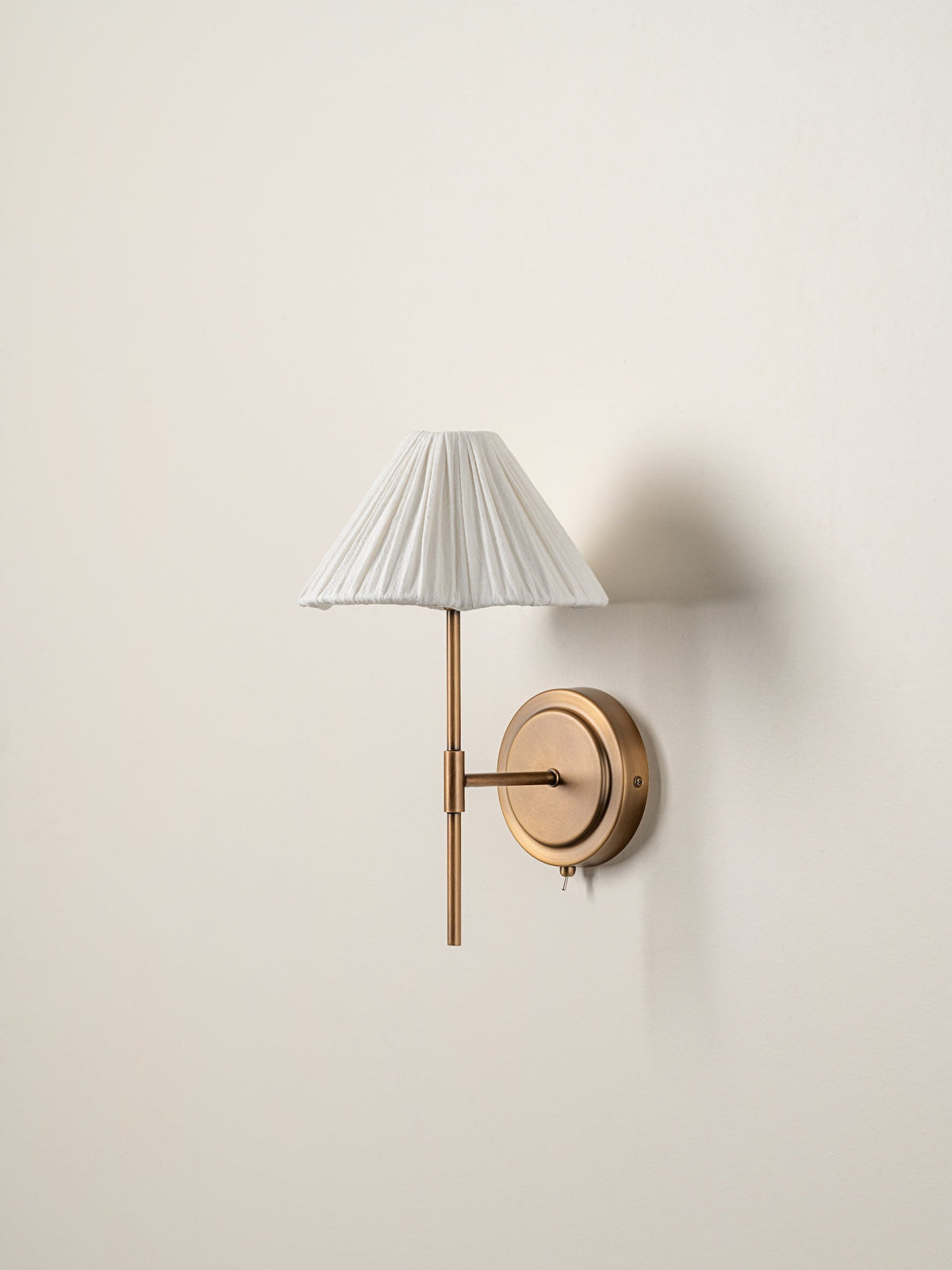 Applique murale en tissu avec abat-jour festonné, douille G9, structure en métal doré de 21,6 cm, luminaire de chevet, éclairage d'accentuation moderne pour entrée d'appartement